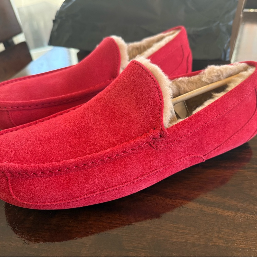 UGG Ascot Men’s Slipper size 13 NEW